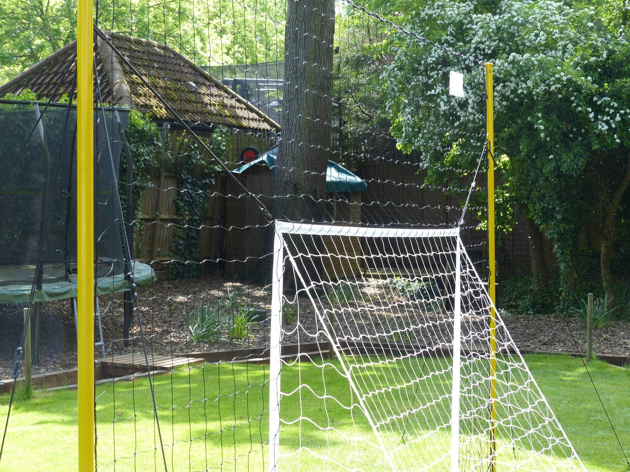 Relaxdays Cage de football, pour enfants et adultes, métal, but stable pour  foot, H x L x P : 110 x 150 x 75 cm, grise